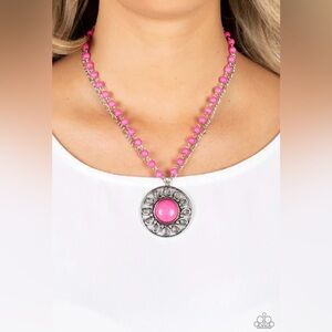 Paparazzi: Sahara Suburb -
Pink Necklace and earrings set